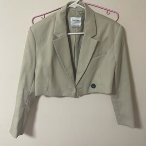 Bershka crop blazer
NEW